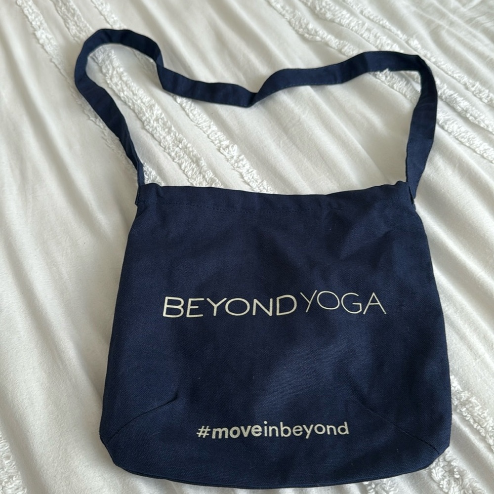 BeyondYoga Small Navy Tote 💙